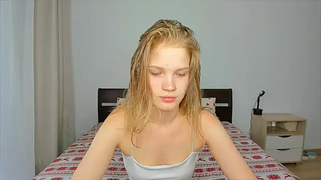 Xloe Queen online show from June 5, 6:31 am