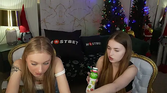 Snapshot of Maggie_tenderness chatting on December 28, 4:20 pm Maggie tenderness online show from December 28, 4:20 pm