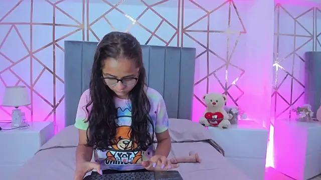 Snapshot of Giselle_Roldan chatting on January 24, 3:02 pm Giselle Roldan online show from January 24, 3:02 pm