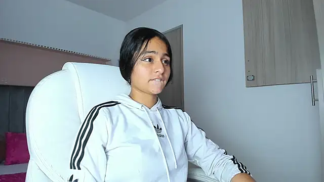 Snapshot of Giselle_Roldan chatting on September 13, 4:01 am Giselle Roldan online show from September 13, 4:01 am