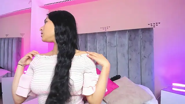 Snapshot of Giselle_Roldan chatting on December 5, 4:21 am Giselle Roldan online show from December 5, 4:21 am