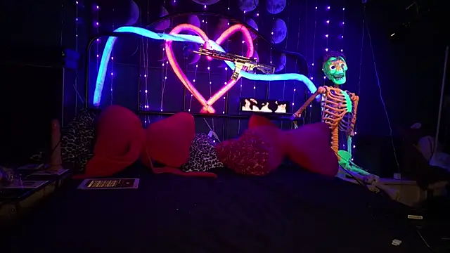 Snapshot of anonymouszN chatting on November 18, 8:02 pm anonymouszN online show from November 18, 8:02 pm