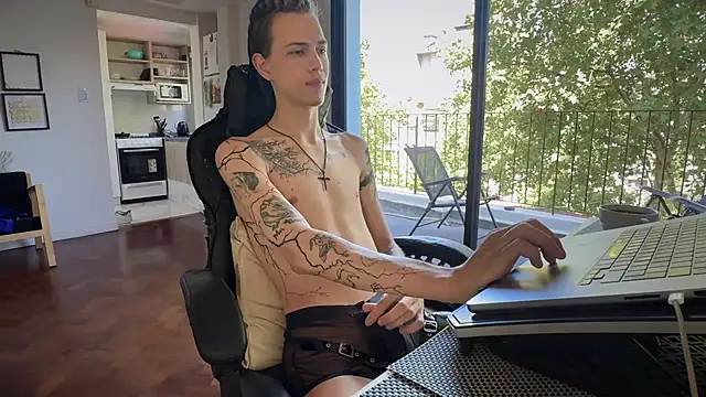 Den BlueXx online show from March 16, 5:50 pm