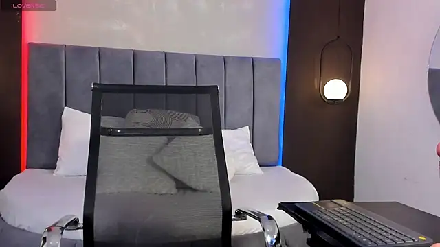 bella gibson online show from February 16, 11:38 am