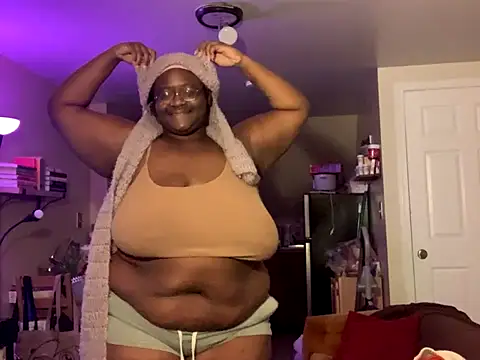 Snapshot of BigKittyRaven chatting on December 8, 7:05 am BigKittyRaven online show from December 8, 7:05 am