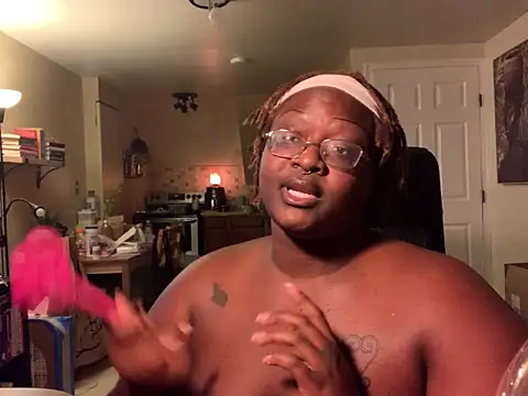 Snapshot of BigKittyRaven chatting on December 15, 4:40 am BigKittyRaven online show from December 15, 4:40 am