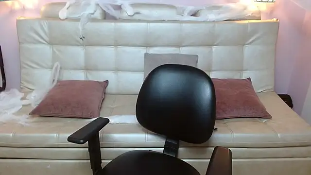 Snapshot of nato_evans chatting on October 19, 12:33 am nato evans online show from October 19, 12:33 am