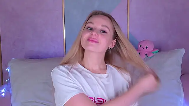 BeatriceEsmont online show from January 14, 2:40 am