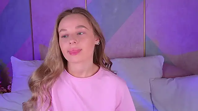 BeatriceEsmont online show from March 19, 8:32 pm