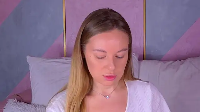 BeatriceEsmont online show from October 30, 7:25 pm