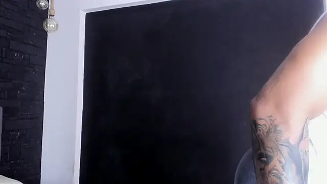 Snapshot of bruno_miller_ chatting on March 9, 3:01 am bruno miller online show from March 9, 3:01 am