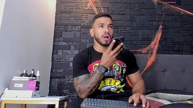 Snapshot of bruno_miller_ chatting on October 26, 8:15 pm bruno miller online show from October 26, 8:15 pm