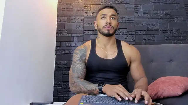 Snapshot of bruno_miller_ chatting on November 15, 8:38 pm bruno miller online show from November 15, 8:38 pm