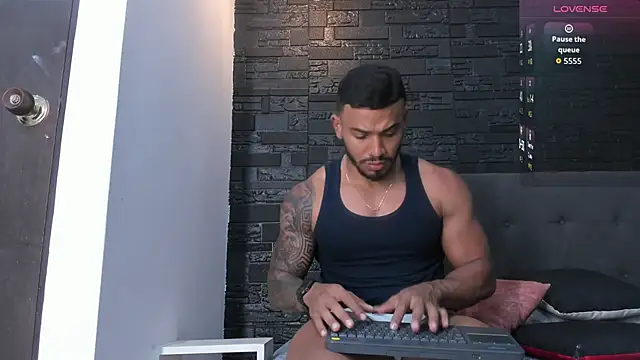 Snapshot of bruno_miller_ chatting on November 16, 9:09 pm bruno miller online show from November 16, 9:09 pm