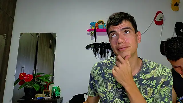 Snapshot of Nymphobuddies chatting on December 17, 7:04 pm Nymphobuddies online show from December 17, 7:04 pm