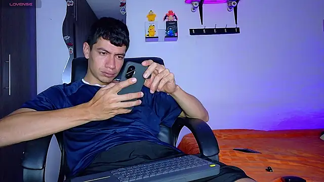 Snapshot of Nymphobuddies chatting on September 9, 9:58 pm Nymphobuddies online show from September 9, 9:58 pm