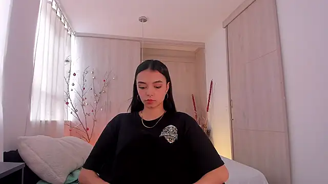 AnabelWolf online show from December 17, 7:26 pm