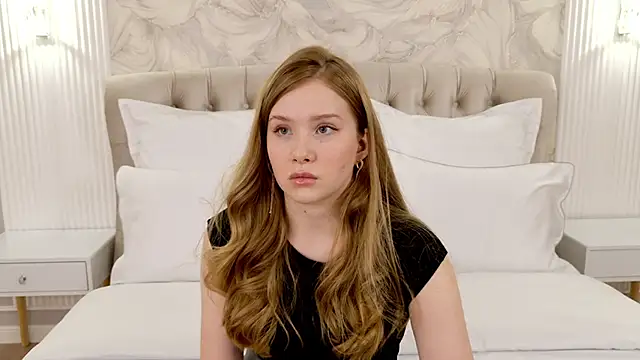 Snapshot of MichelleReid chatting on February 4, 9:17 am MichelleReid online show from February 4, 9:17 am