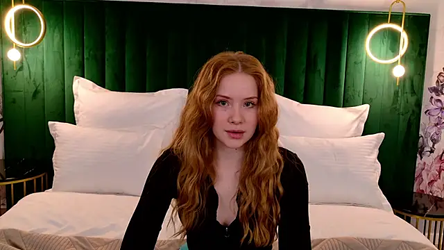 Snapshot of MichelleReid chatting on February 18, 6:15 am MichelleReid online show from February 18, 6:15 am