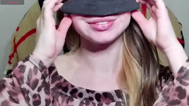 Mikki5P online show from January 18, 8:19 pm