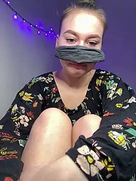 Mikki5P online show from April 3, 5:55 pm