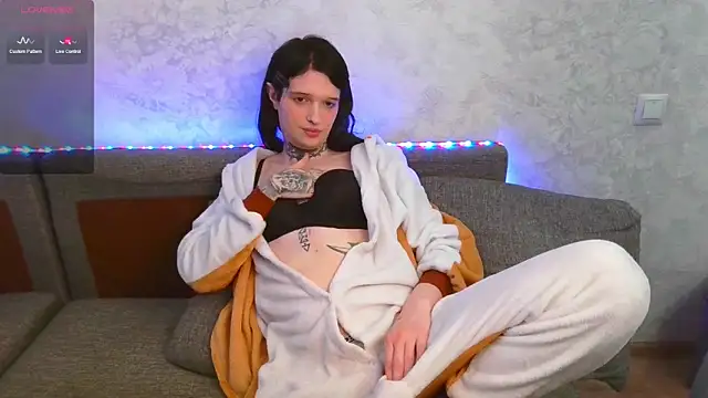 Snapshot of Simona_Rain chatting on February 16, 12:54 pm Simona Rain online show from February 16, 12:54 pm
