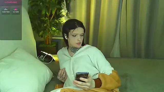 Snapshot of Simona_Rain chatting on February 20, 2:57 pm Simona Rain online show from February 20, 2:57 pm