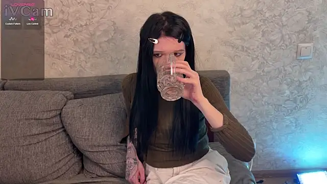 Snapshot of Simona_Rain chatting on March 5, 1:42 am Simona Rain online show from March 5, 1:42 am