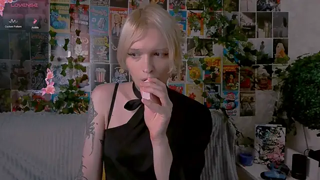 Snapshot of Simona_Rain chatting on October 1, 9:54 pm Simona Rain online show from October 1, 9:54 pm