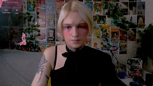 Snapshot of Simona_Rain chatting on October 4, 11:14 pm Simona Rain online show from October 4, 11:14 pm
