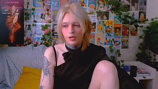 Snapshot of Simona_Rain chatting on October 19, 12:11 am Simona Rain online show from October 19, 12:11 am
