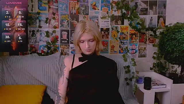 Snapshot of Simona_Rain chatting on October 21, 10:21 pm Simona Rain online show from October 21, 10:21 pm