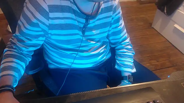 mancreeed online show from January 15, 11:08 pm