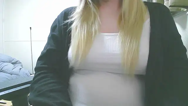 Snapshot of Remi_official chatting on November 20, 10:04 am Remi official online show from November 20, 10:04 am