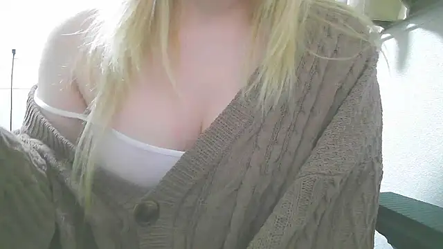 Snapshot of Remi_official chatting on December 16, 10:20 am Remi official online show from December 16, 10:20 am