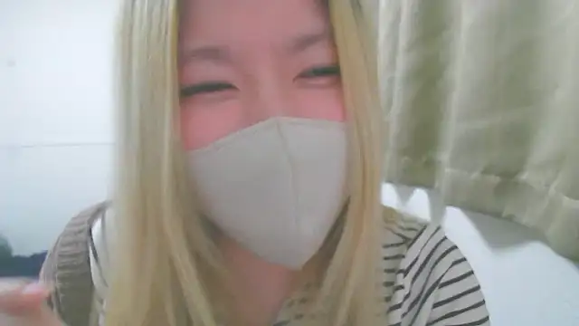 Snapshot of Remi_official chatting on December 19, 10:17 pm Remi official online show from December 19, 10:17 pm