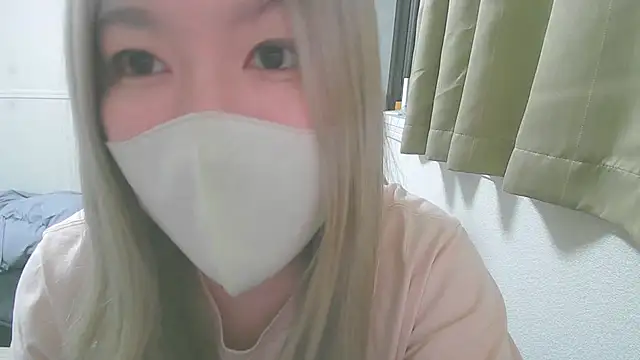 Snapshot of Remi_official chatting on February 2, 1:32 pm Remi official online show from February 2, 1:32 pm