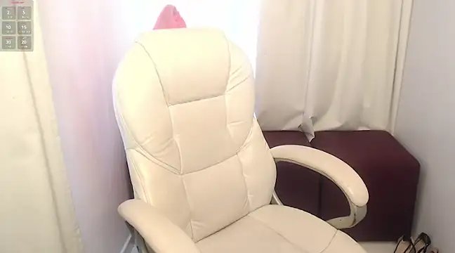 Snapshot of Xileny-Halliwey chatting on February 10, 5:19 pm Xileny-Halliwey online show from February 10, 5:19 pm