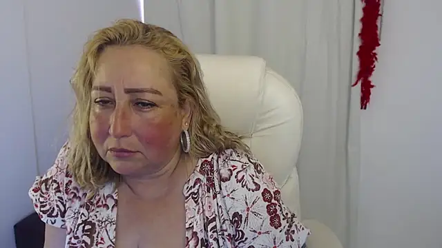 Snapshot of Xileny-Halliwey chatting on October 21, 5:02 pm Xileny-Halliwey online show from October 21, 5:02 pm