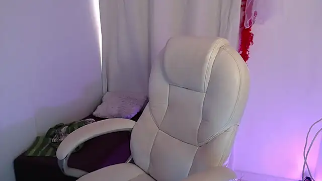 Snapshot of Xileny-Halliwey chatting on November 10, 7:57 pm Xileny-Halliwey online show from November 10, 7:57 pm