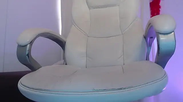 Snapshot of Xileny-Halliwey chatting on November 16, 3:50 pm Xileny-Halliwey online show from November 16, 3:50 pm