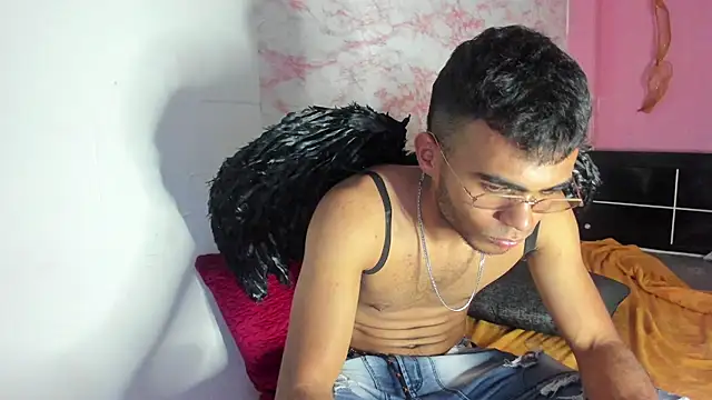 alessandro 2005 online show from February 7, 11:45 pm