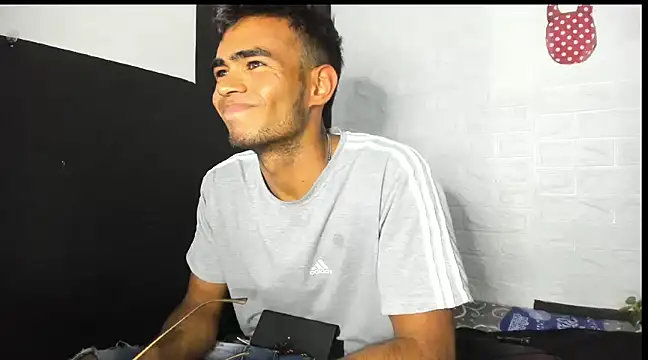 alessandro 2005 online show from February 8, 9:15 pm