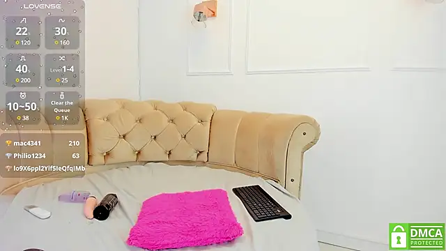 briannaduque online show from January 28, 6:17 pm