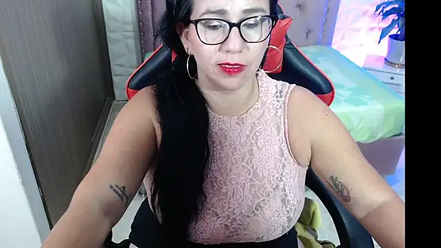 Snapshot of ashleylove_prg chatting on December 29, 9:50 am ashleylove prg online show from December 29, 9:50 am