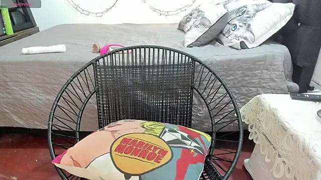 Snapshot of dirtyvalentina4u chatting on March 2, 11:31 pm dirtyvalentina4u online show from March 2, 11:31 pm