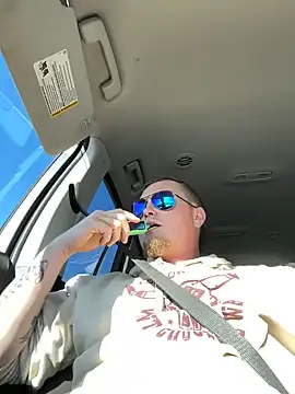 Snapshot of Badazzcouple chatting on December 20, 6:35 pm Badazzcouple online show from December 20, 6:35 pm