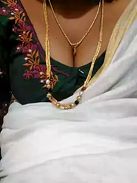 Cute-chinny online show from January 19, 1:53 am