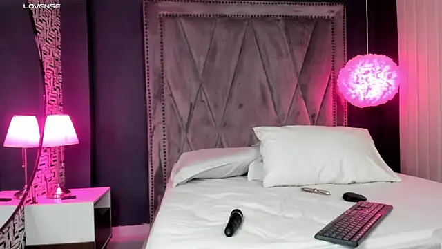 Pamela Johnsonn online show from November 17, 7:41 pm