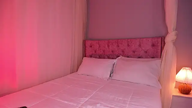 Snapshot of Lia_Sweett_ chatting on January 13, 2:32 pm Lia Sweett online show from January 13, 2:32 pm